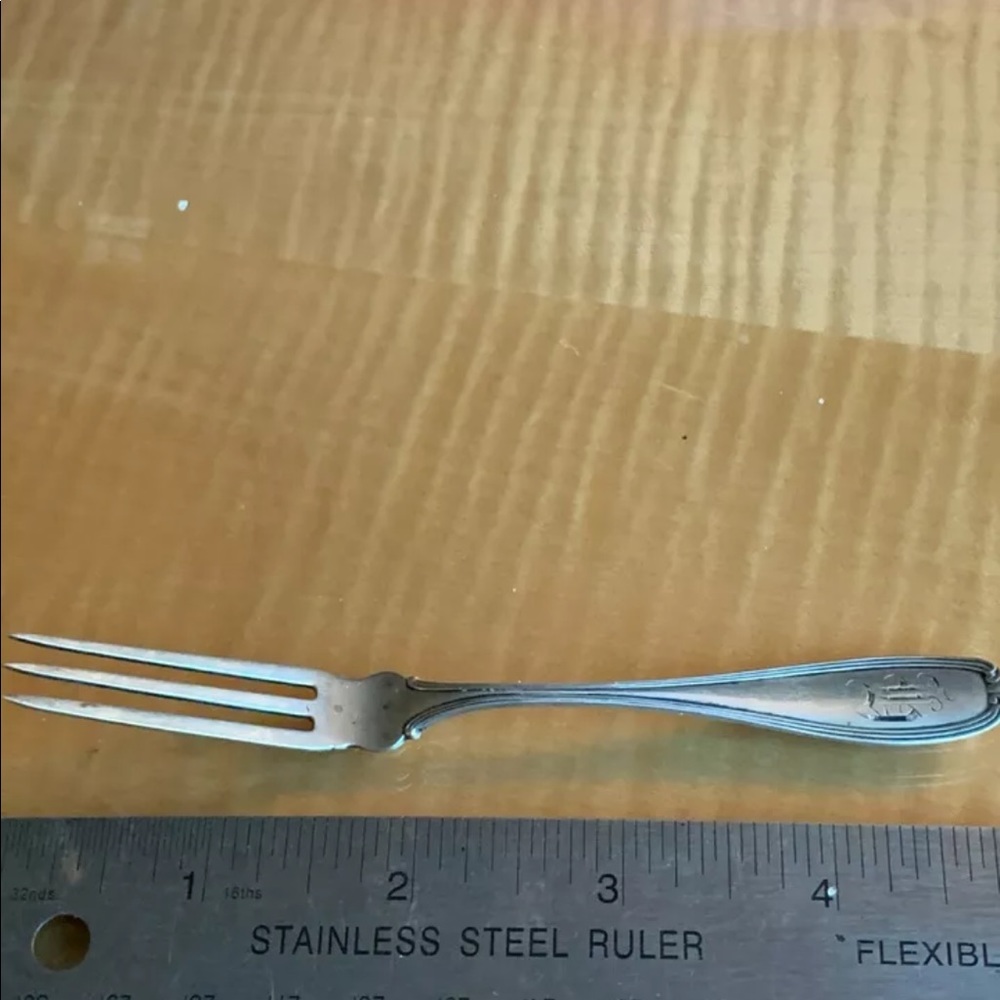 ALVIN Antique strawberry fork - Picture 2 of 4